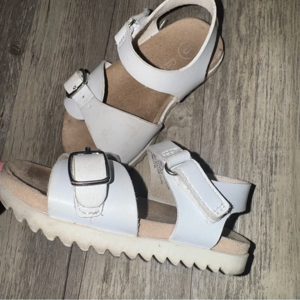 ☀️6/$20☀️ Cat & Jack Kids White Sandals with Buckles